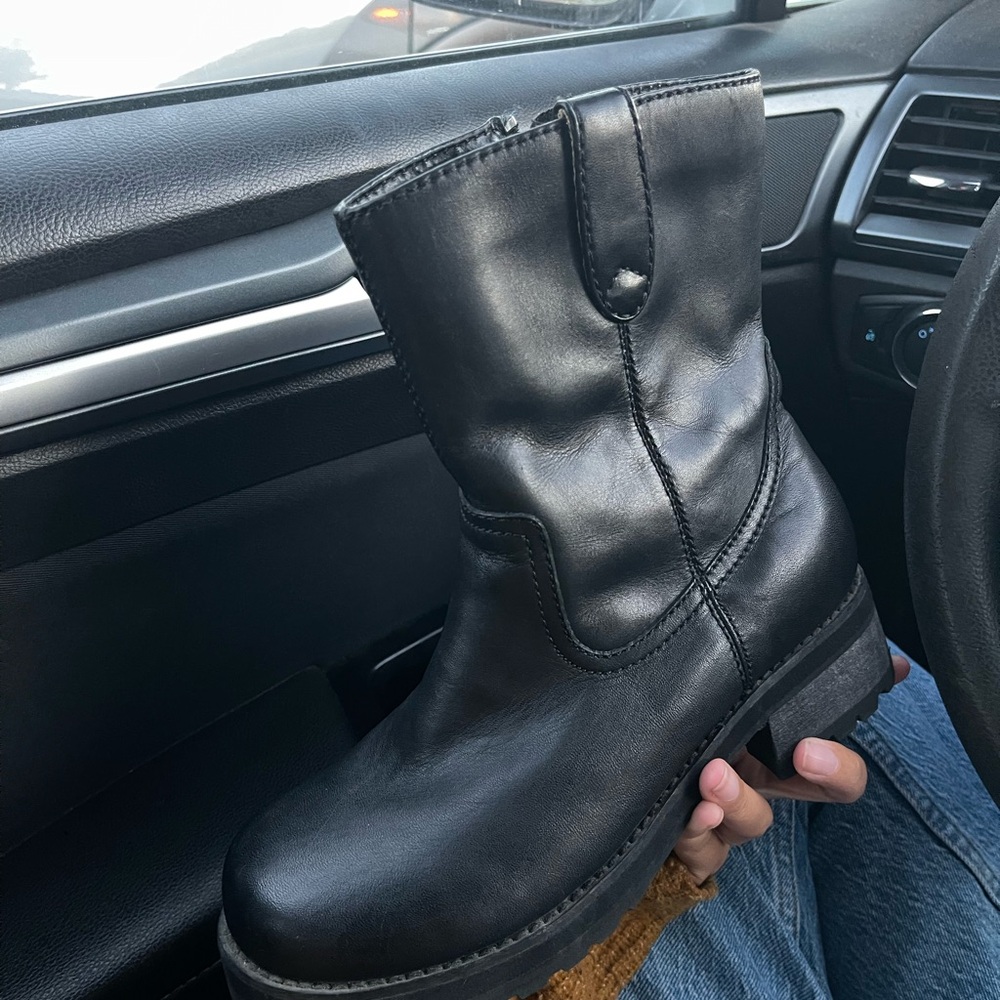 VINTAGE Steve Madden Black Ankle Boots